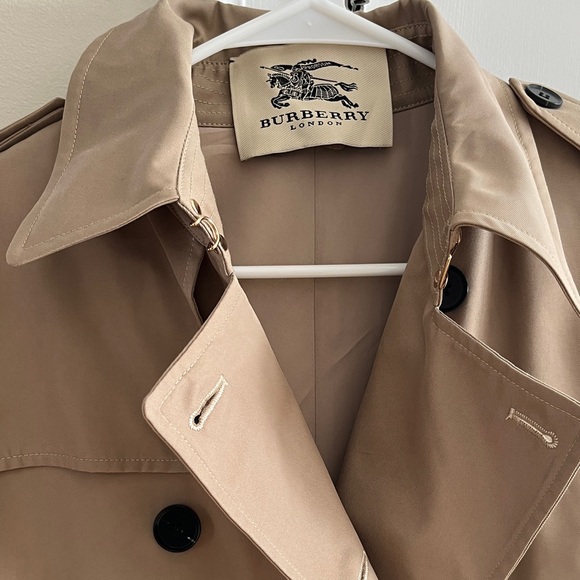 Burberry Style Tan Double-Breasted Trench Coat - Picture 2 of 6